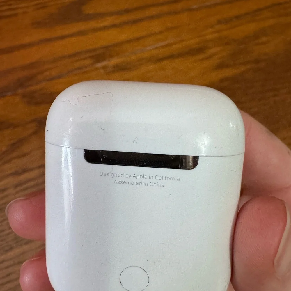 Apple White Wireless Earbuds with Case